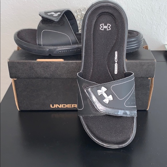 Under Armour Shoes - Under Armour slides 🖤